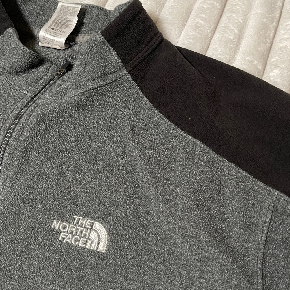 The North Face Men's Pullover | Size Medium - Picture 2 of 5